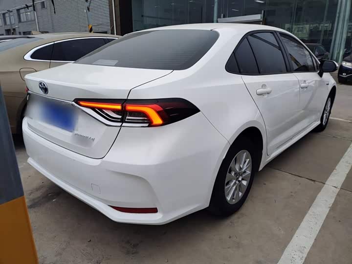 Фото 7 - Toyota Corolla