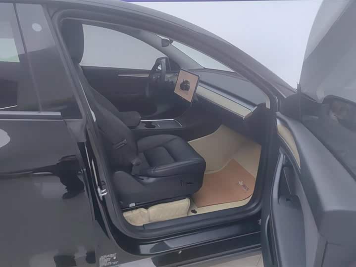 Фото 8 - Tesla Model Y