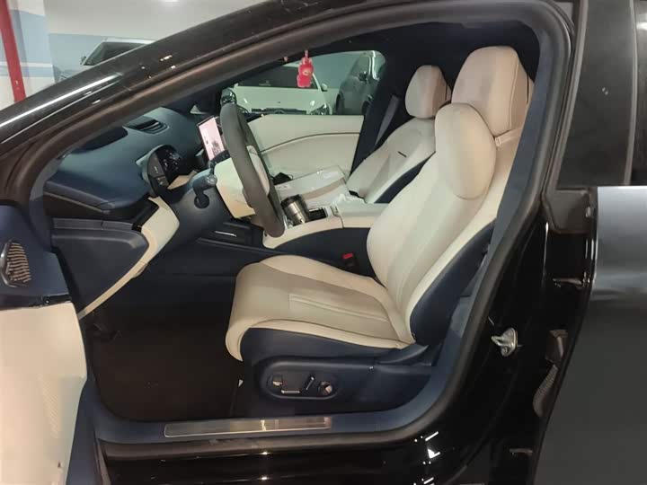 Фото 8 - Zeekr 007