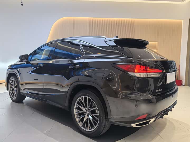Фото 4 - Lexus RX