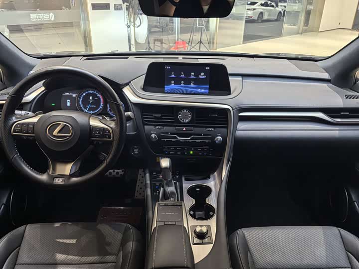 Фото 9 - Lexus RX