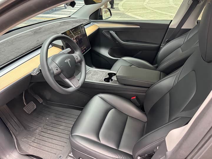 Фото 4 - Tesla Model Y