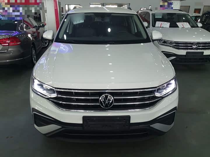 Фото 3 - Volkswagen Tiguan L Pro