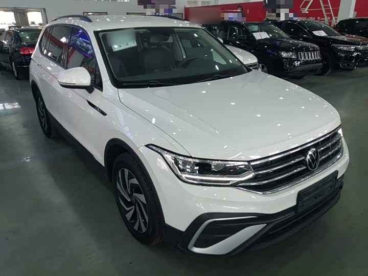 Фото 4 - Volkswagen Tiguan L Pro