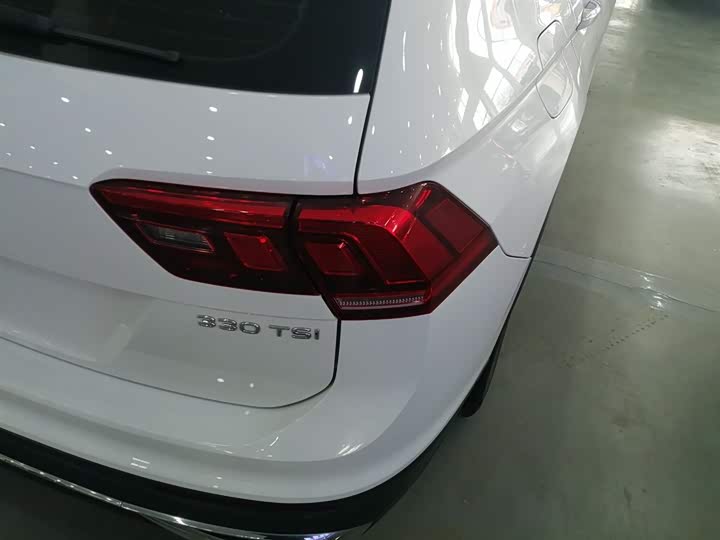 Фото 8 - Volkswagen Tiguan L Pro