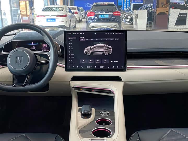 Фото 9 - Zeekr 001