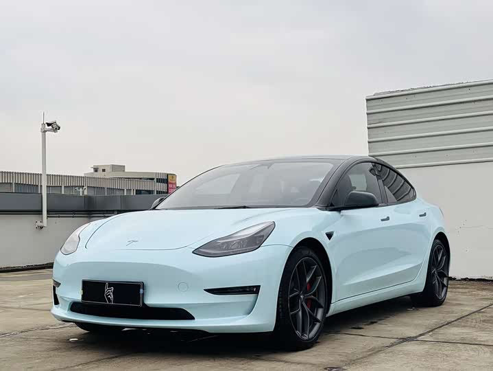 Фото 1 - Tesla Model 3