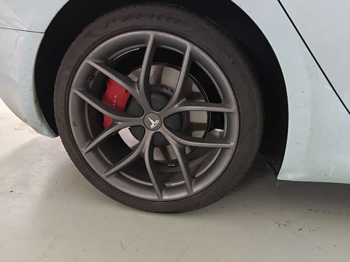 Фото 2 - Tesla Model 3