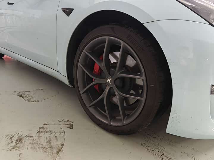 Фото 3 - Tesla Model 3