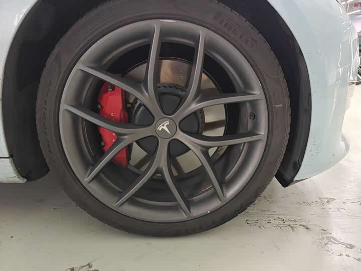 Фото 4 - Tesla Model 3