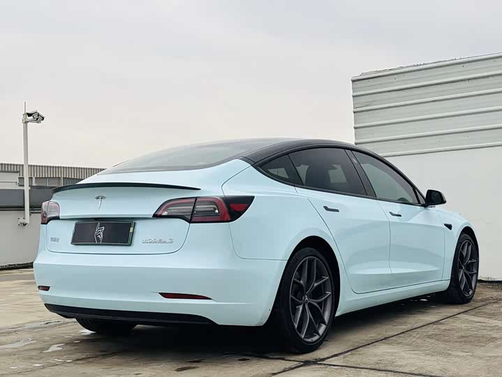 Фото 9 - Tesla Model 3