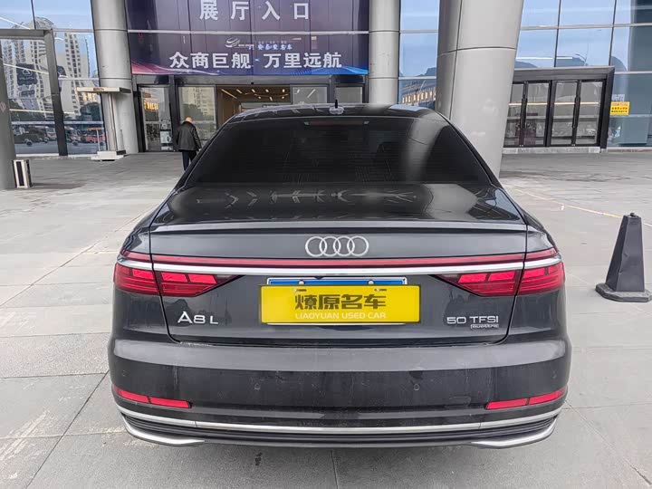 Фото 3 - Audi A8
