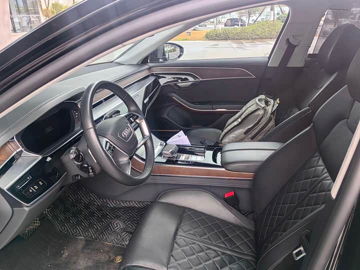 Фото 5 - Audi A8