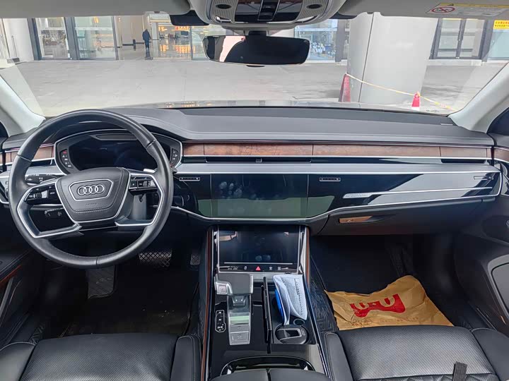 Фото 7 - Audi A8