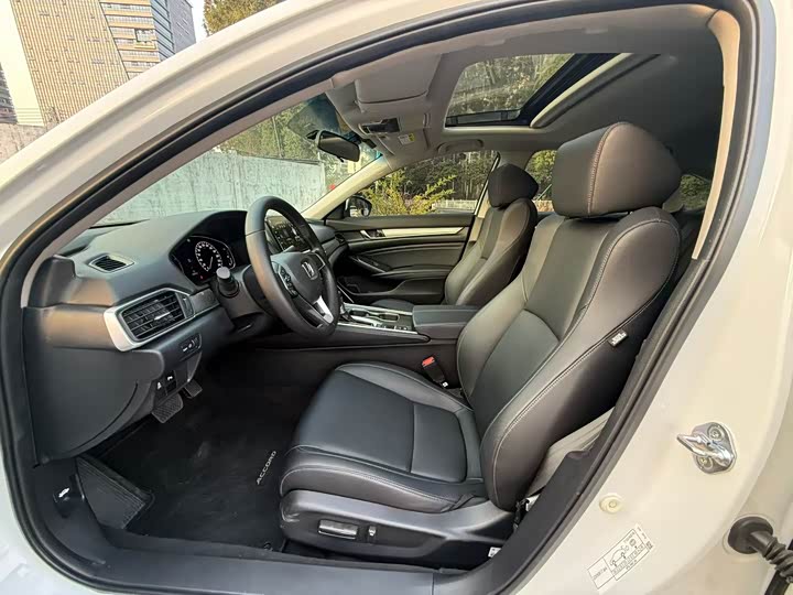 Фото 4 - Honda Accord