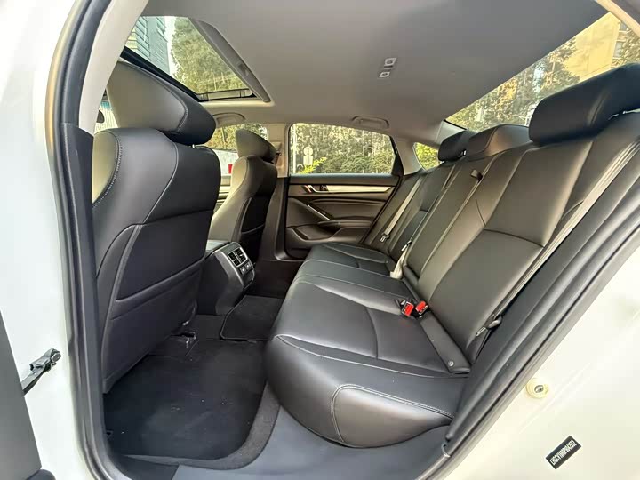 Фото 6 - Honda Accord