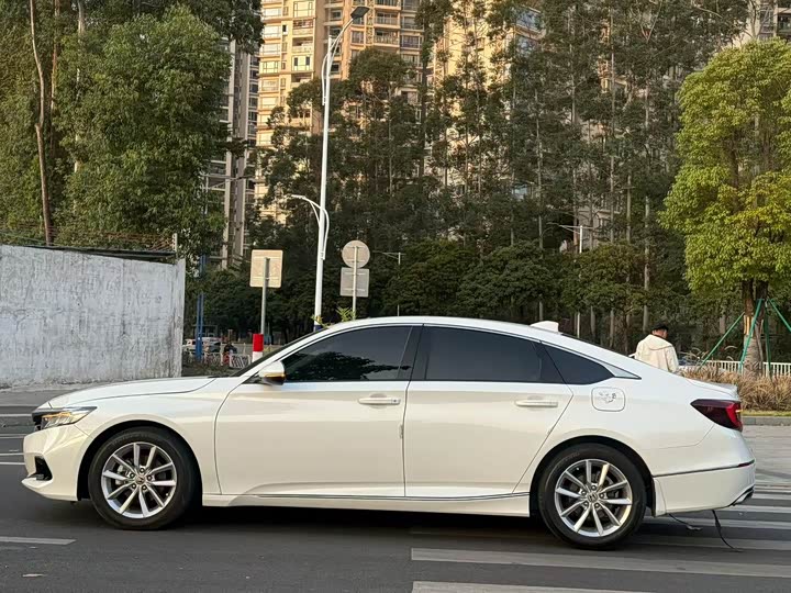 Фото 7 - Honda Accord