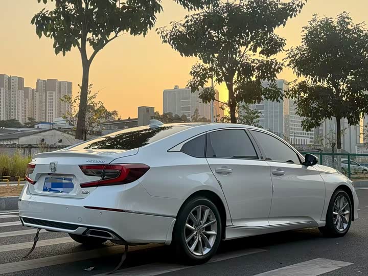 Фото 9 - Honda Accord