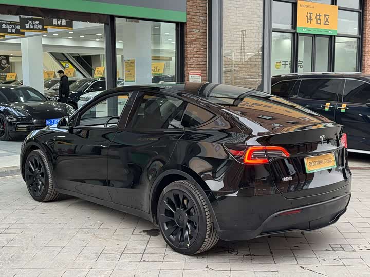 Фото 6 - Tesla Model Y