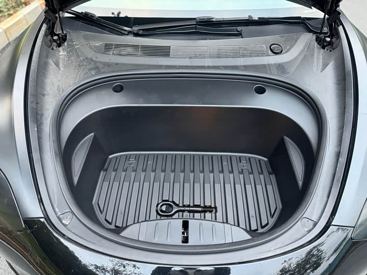 Фото 9 - Tesla Model 3