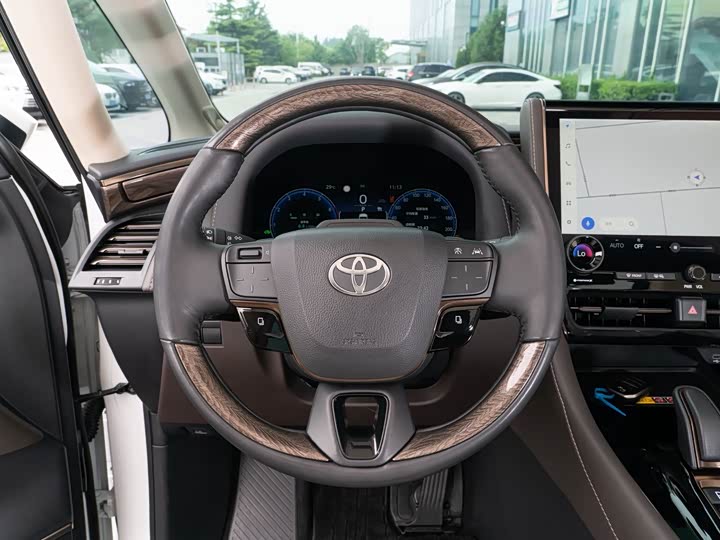 Фото 7 - Toyota Alphard