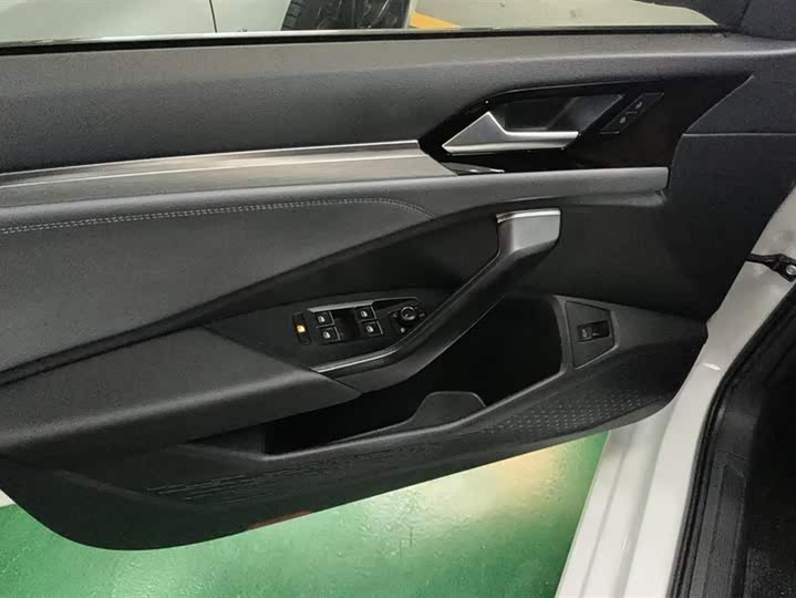 Фото 7 - Volkswagen Sagitar L