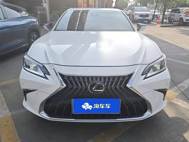 Фото 2 - Lexus ES