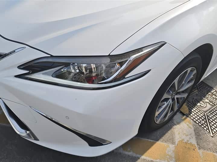 Фото 5 - Lexus ES