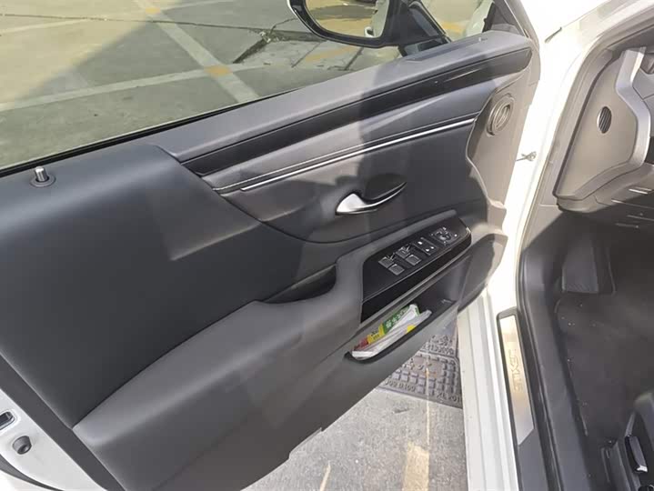 Фото 7 - Lexus ES