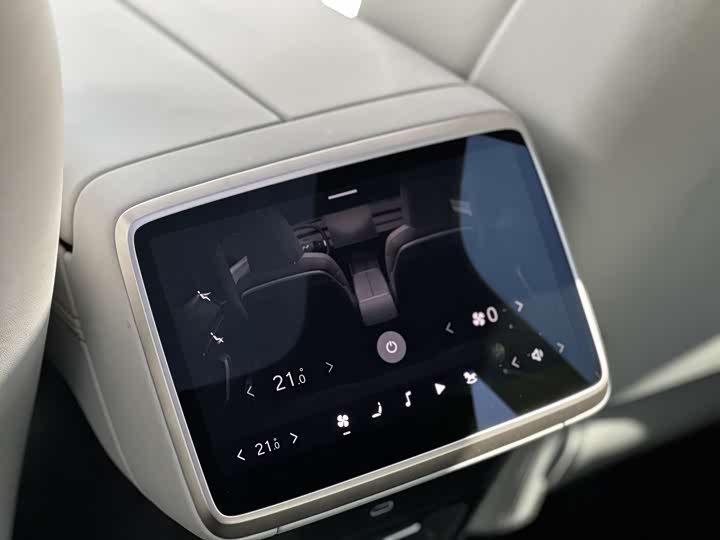 Фото 8 - Nio Onvo L60