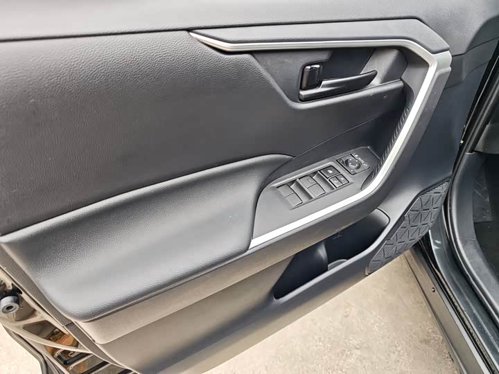 Фото 9 - Toyota Wildlander