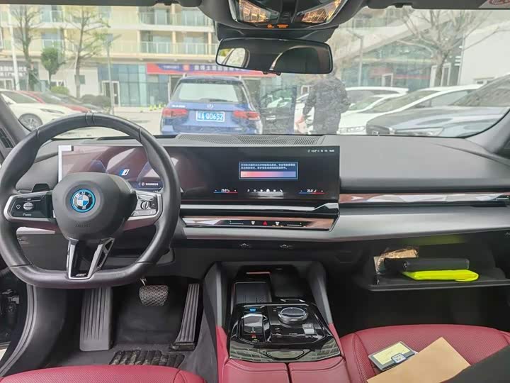 Фото 6 - BMW i5