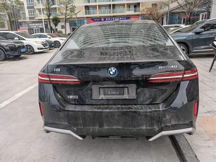 Фото 8 - BMW i5