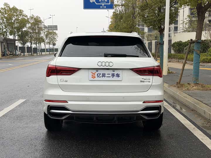 Фото 4 - Audi Q3