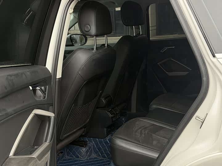 Фото 8 - Audi Q3