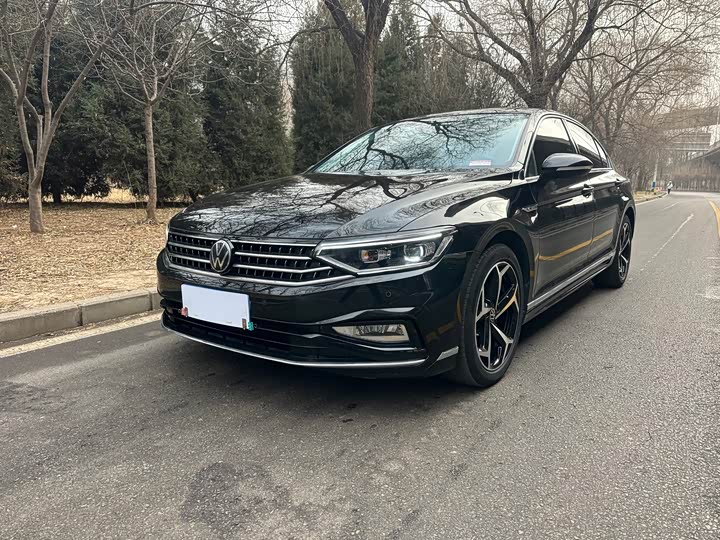 Фото 1 - Volkswagen Magotan