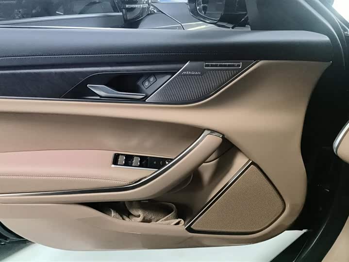 Фото 7 - Jaguar XF L