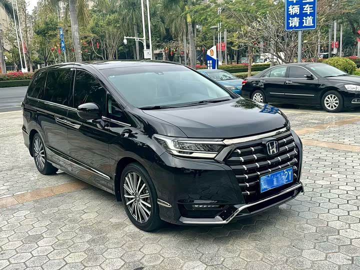 Фото 2 - Honda Elysion