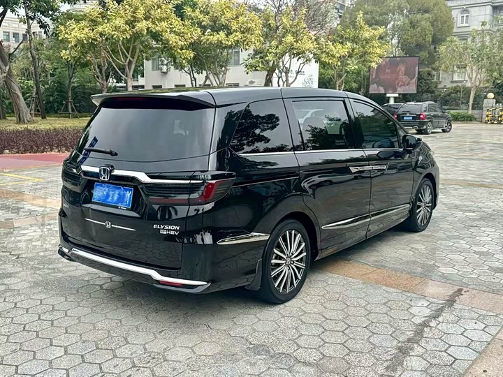 Фото 3 - Honda Elysion