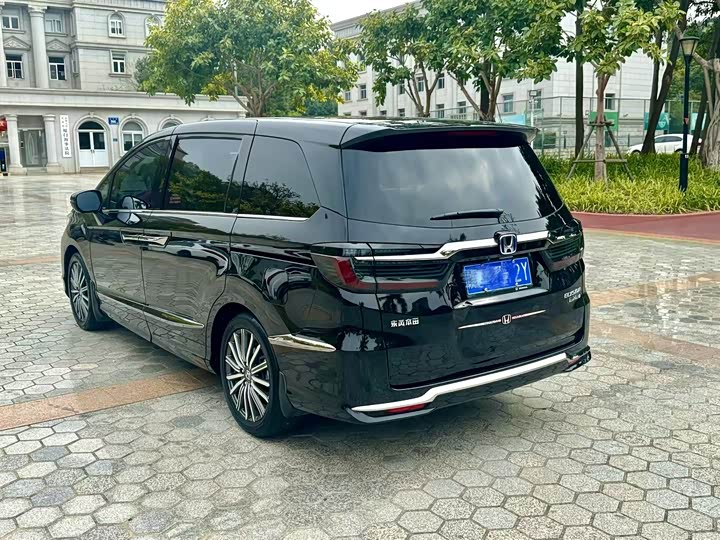 Фото 4 - Honda Elysion