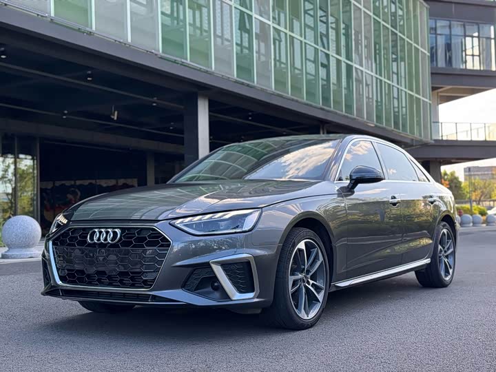 Фото 1 - Audi A4L