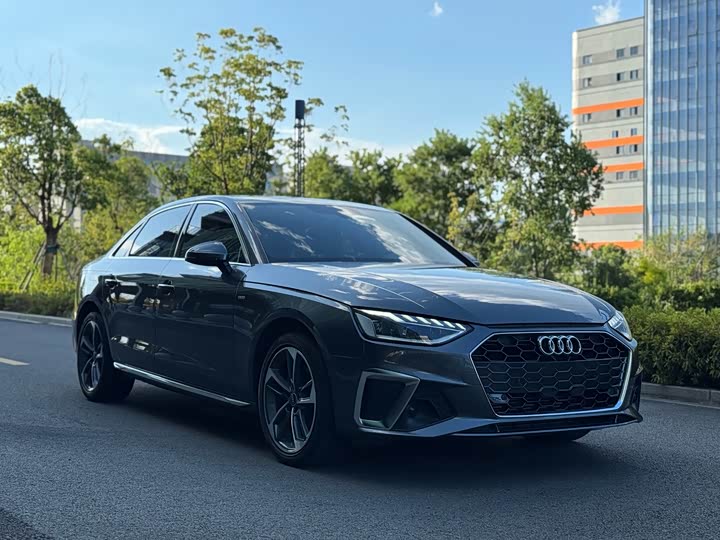 Фото 3 - Audi A4L