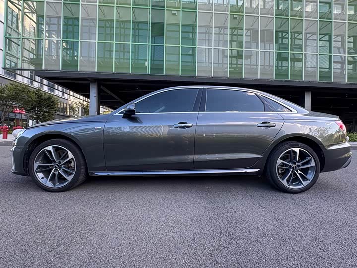 Фото 9 - Audi A4L