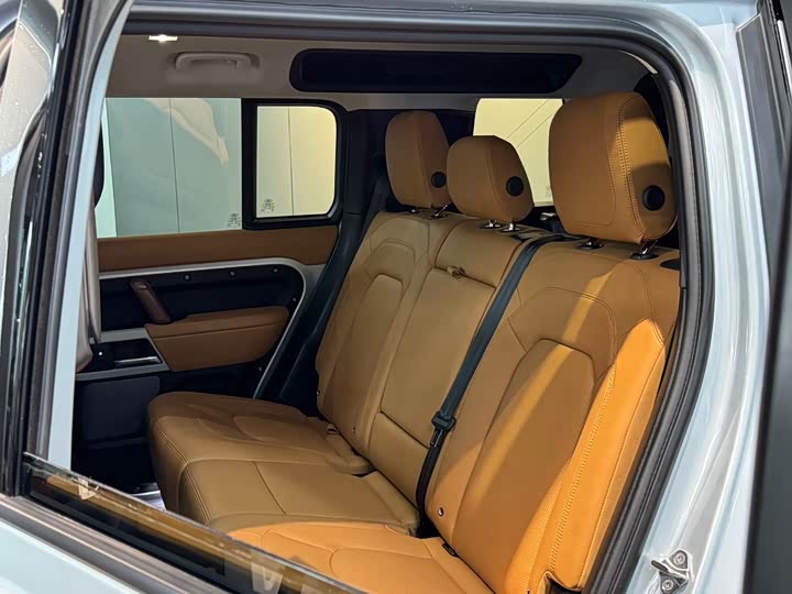 Фото 9 - Land Rover Defender