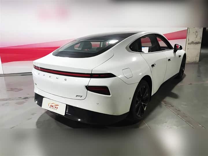 Фото 3 - XPeng P7