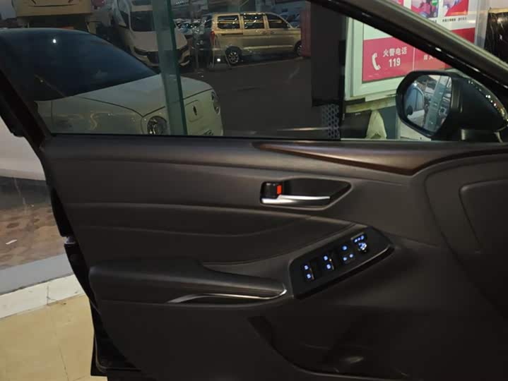 Фото 7 - Toyota Avalon