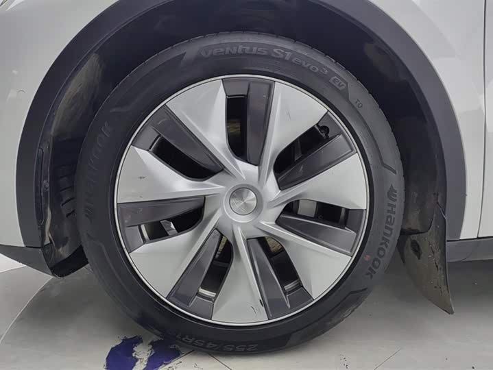 Фото 6 - Tesla Model Y