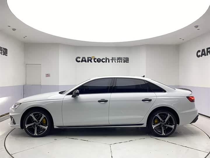 Фото 8 - Audi A4L