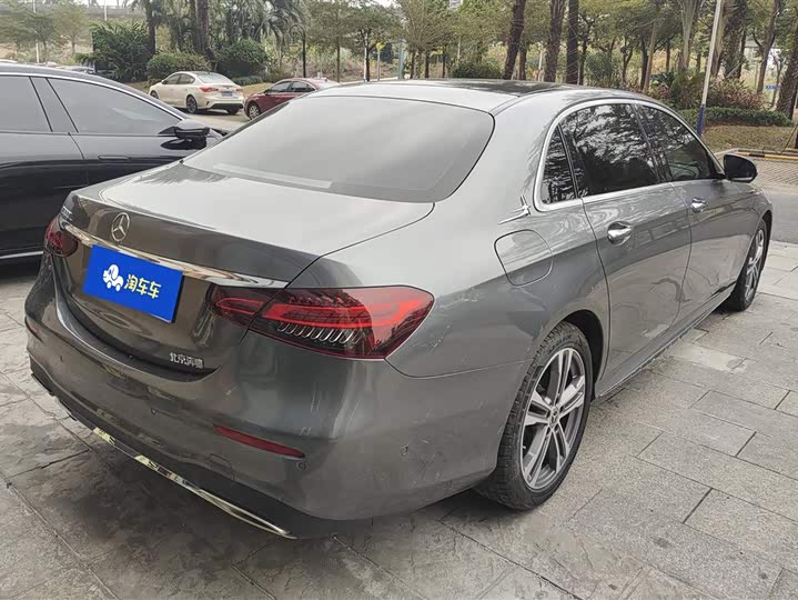 Фото 3 - Mercedes-Benz E-Class