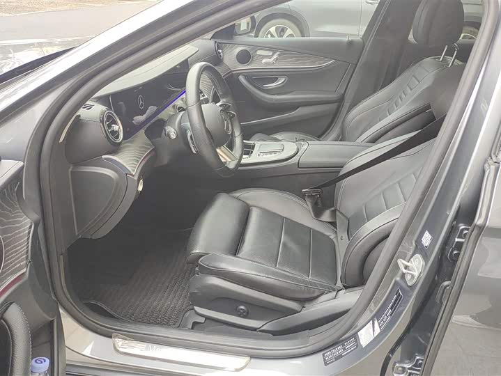 Фото 9 - Mercedes-Benz E-Class